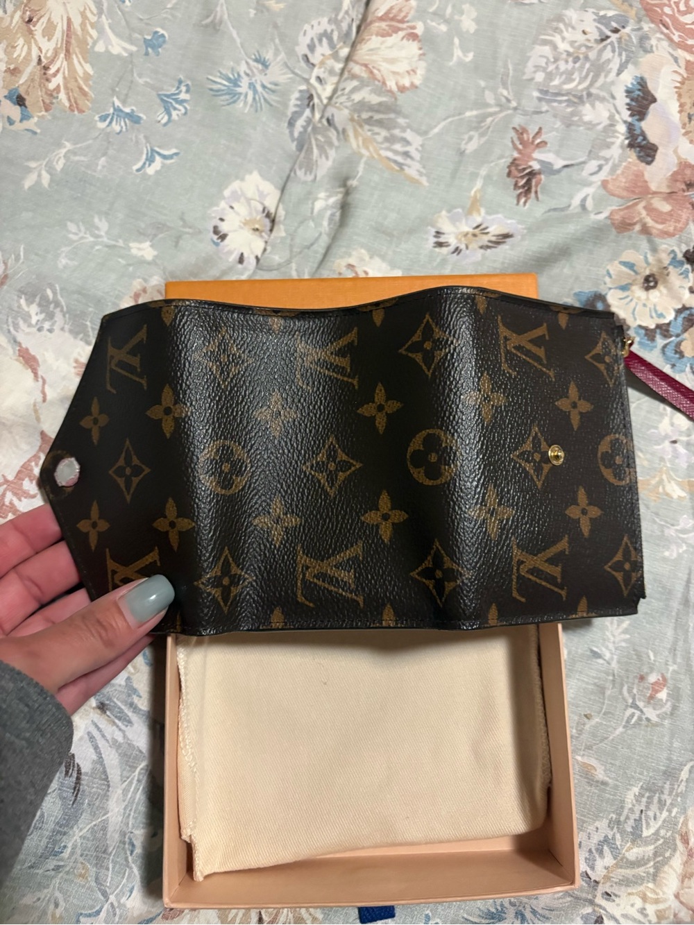 Authentic Louis Vuitton Monogram Victorine Envelope Wallet - Picture 7 of 7
